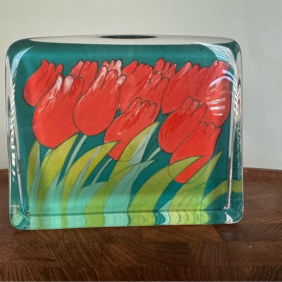 iittala Finland Signed Paperweight Helja Liukko
Sundstrom Finnish Tulips 6" - Picture 2 of 11
